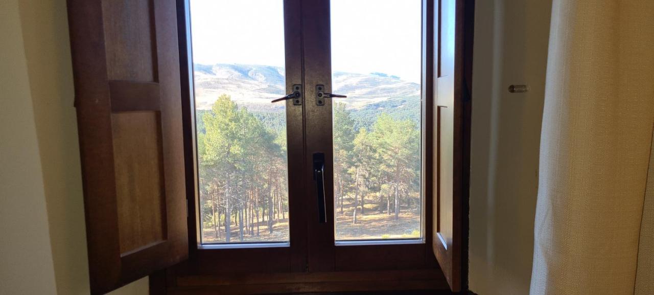 Parador De Gredos Наваредонда де Гредос Екстериор снимка