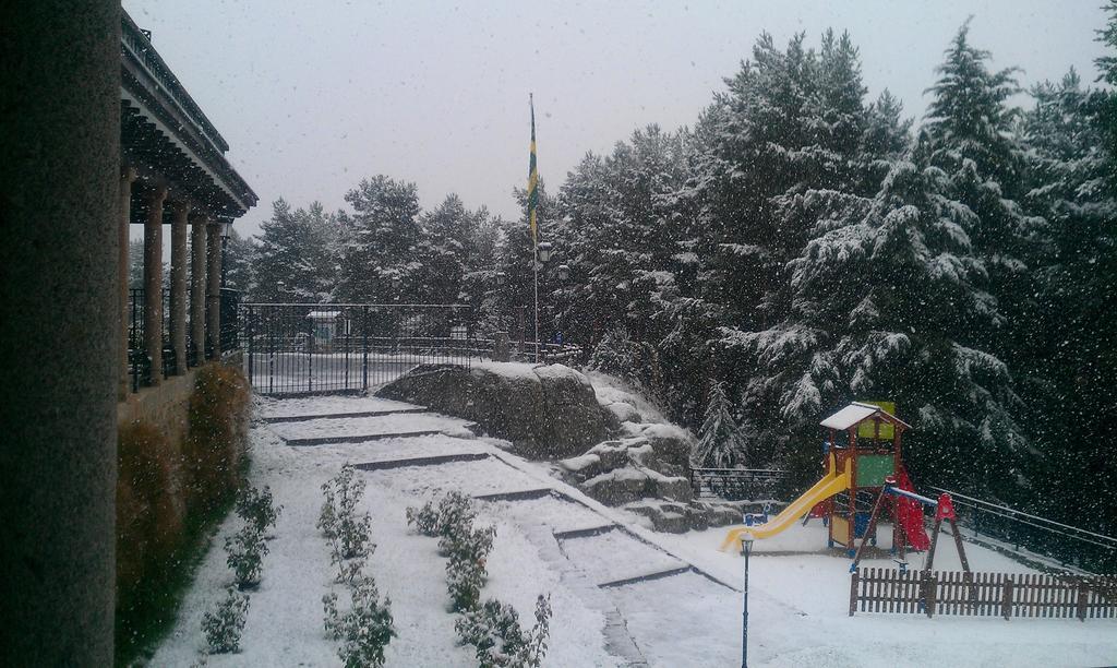 Parador De Gredos Наваредонда де Гредос Екстериор снимка