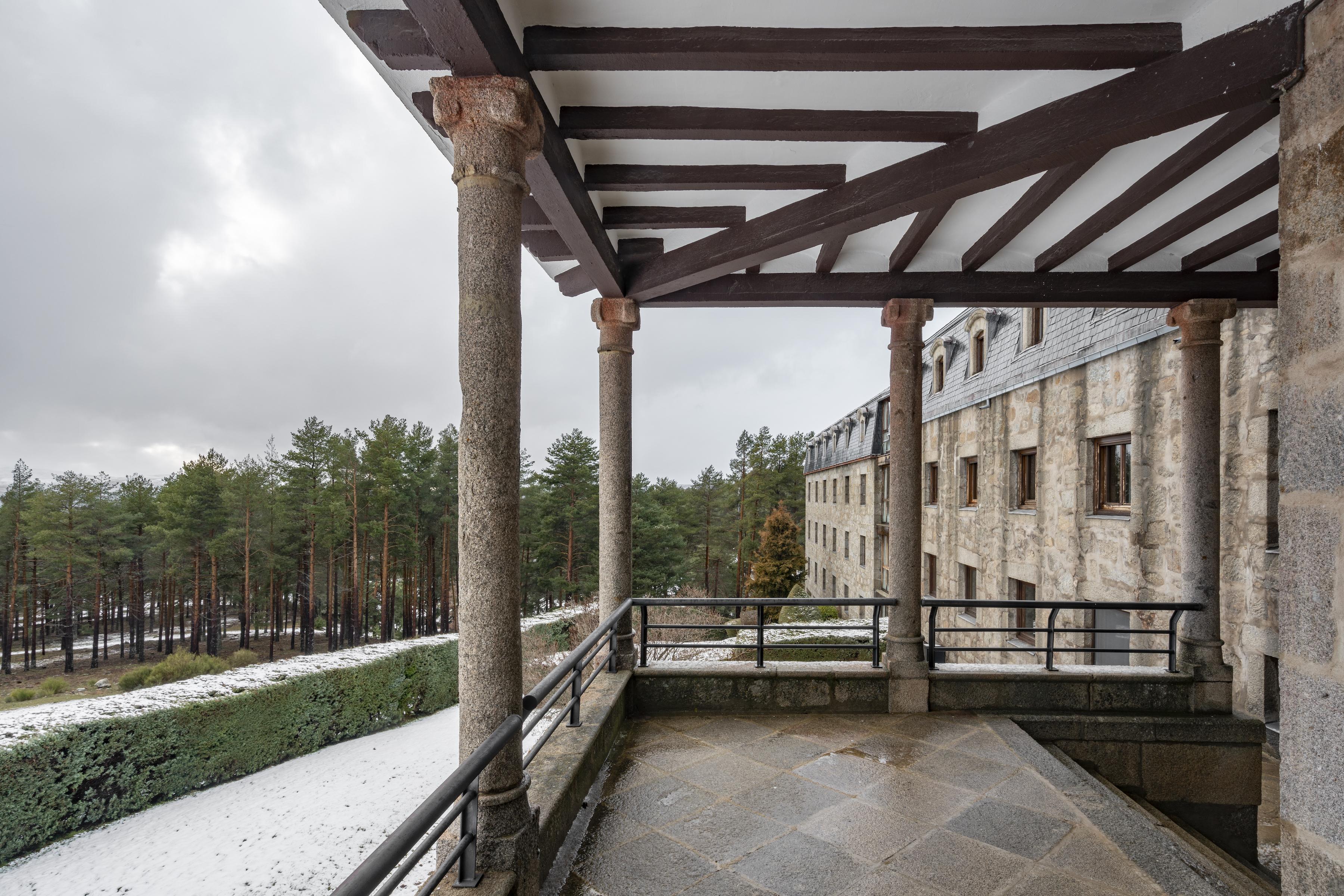 Parador De Gredos Наваредонда де Гредос Екстериор снимка