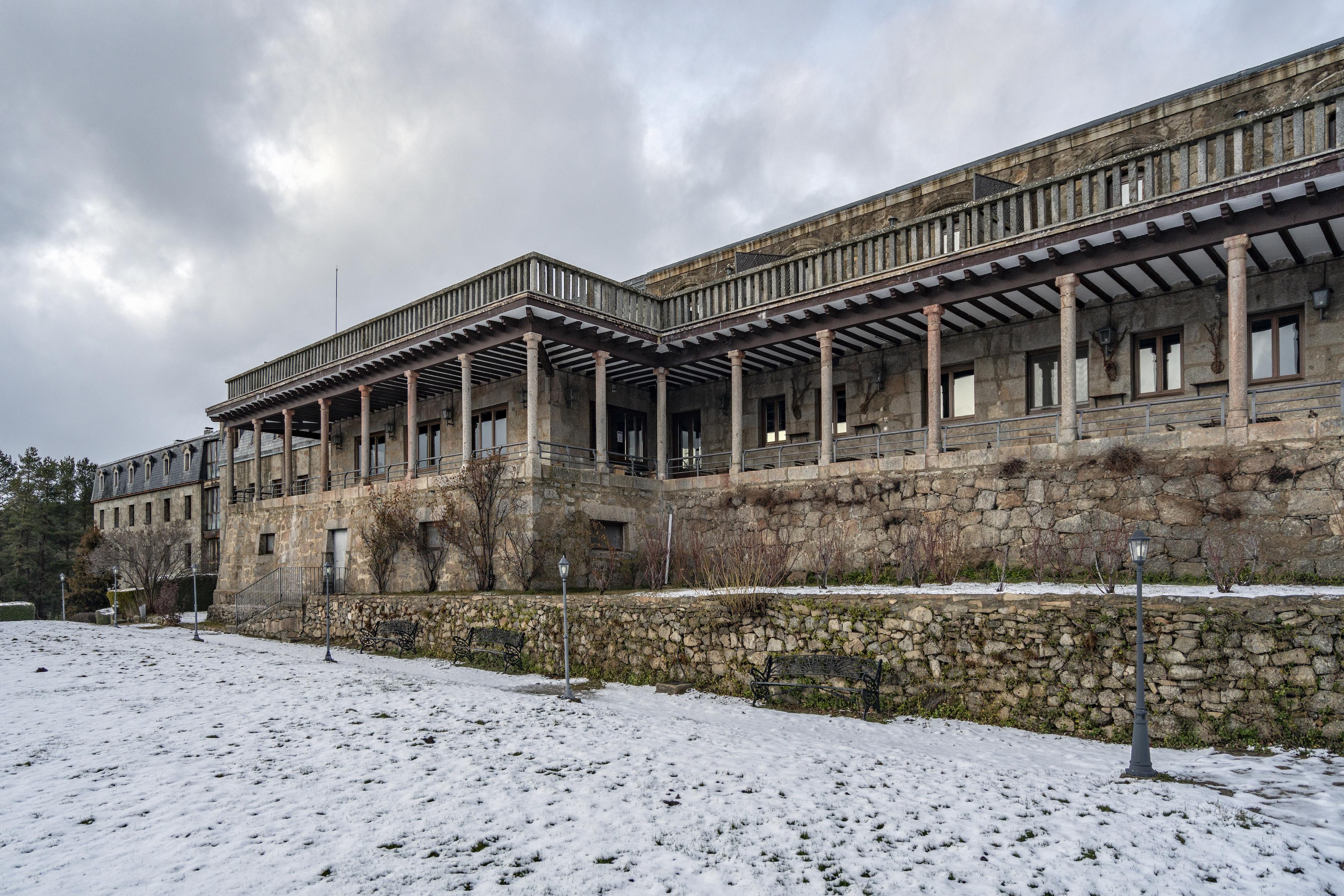 Parador De Gredos Наваредонда де Гредос Екстериор снимка