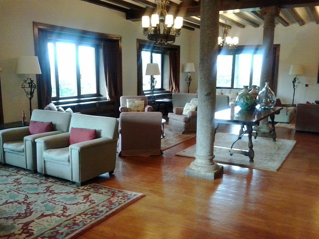 Parador De Gredos Наваредонда де Гредос Екстериор снимка