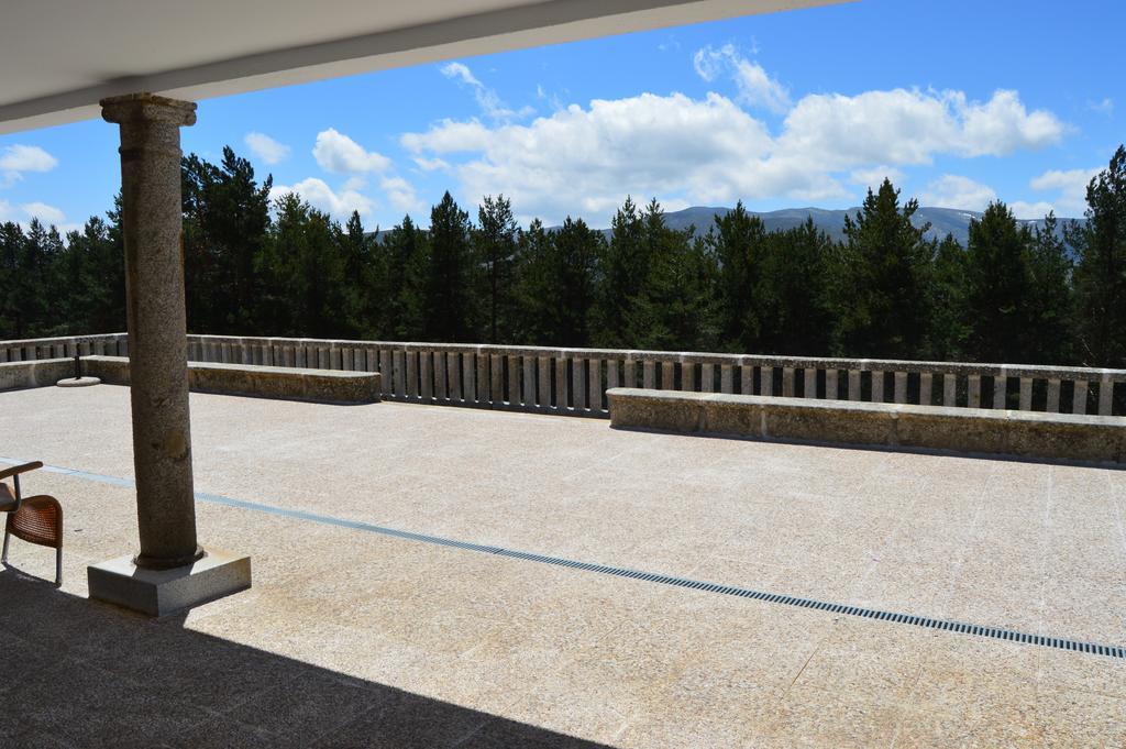 Parador De Gredos Наваредонда де Гредос Екстериор снимка