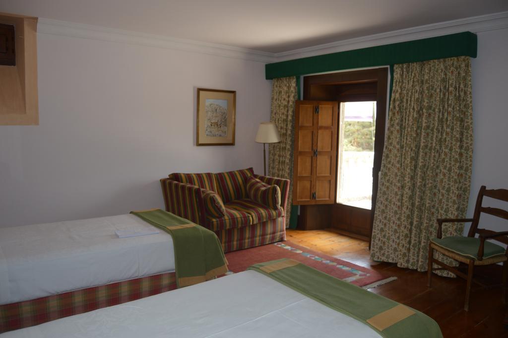 Parador De Gredos Наваредонда де Гредос Екстериор снимка