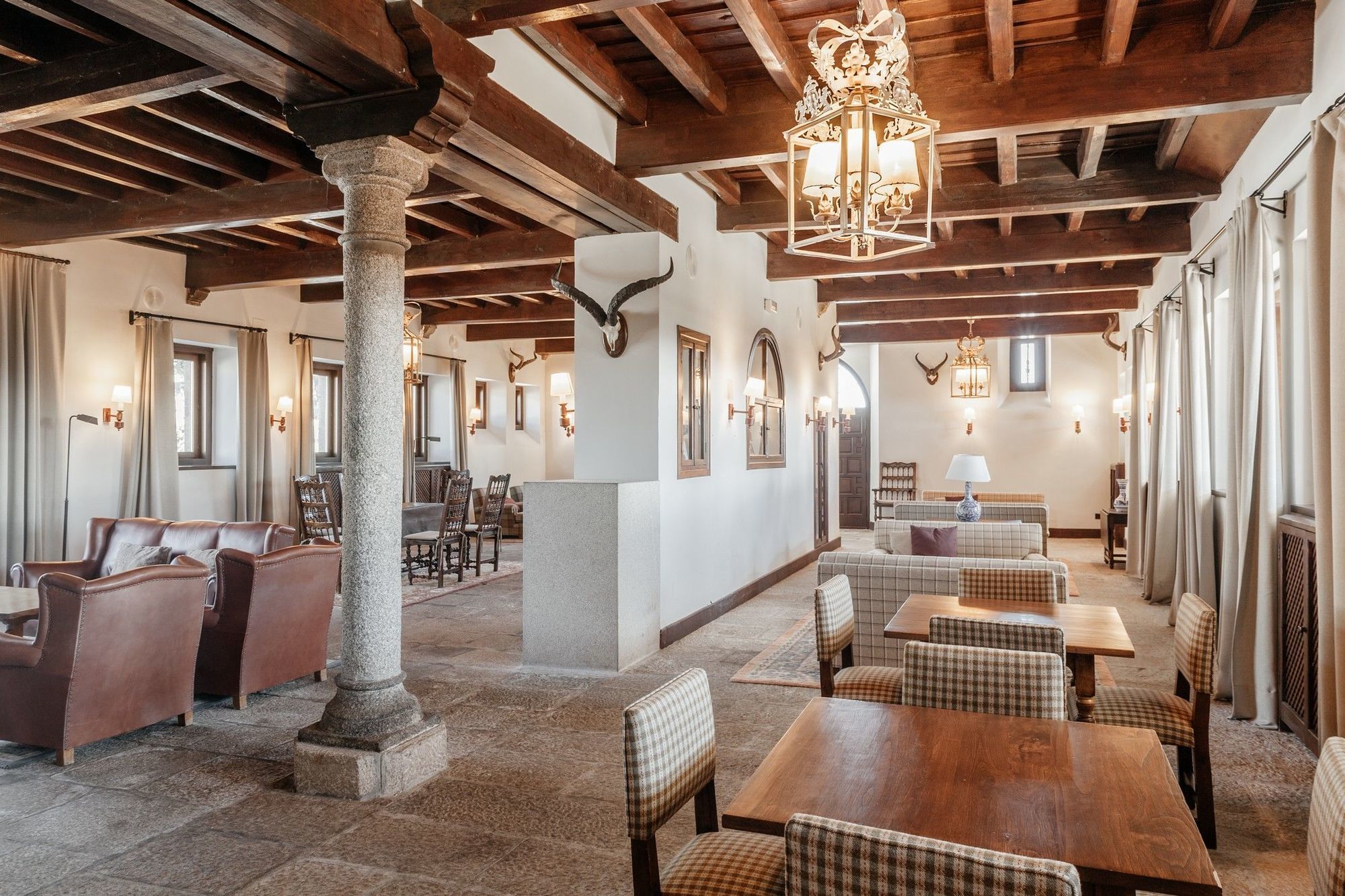 Parador De Gredos Наваредонда де Гредос Екстериор снимка