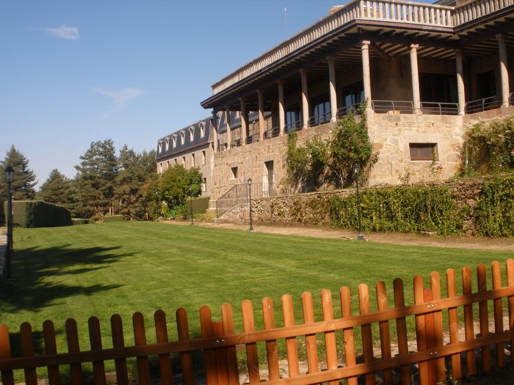 Parador De Gredos Наваредонда де Гредос Екстериор снимка